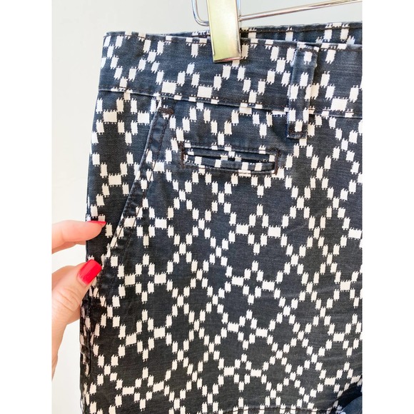 GAP Women's Gray/White Mosaic Flat Front Casual Summer Mid Rise Shorts size 4R - Picture 4 of 7